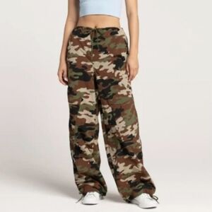 Tinseltown Camo Wide Leg Relaxed Fit Cargo Parachute Pants Size Large